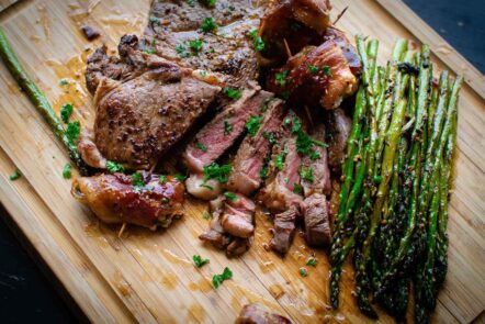 Steak with asparagus