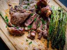 Steak with asparagus